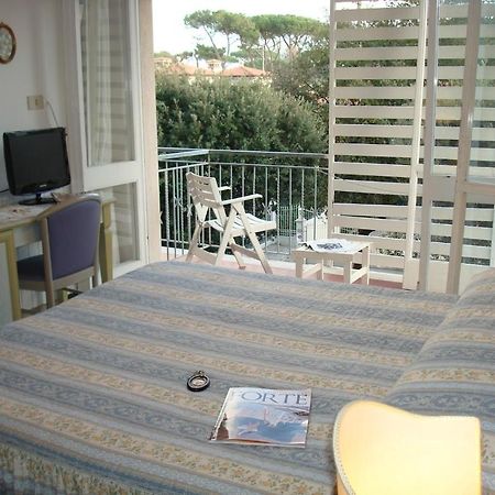 Hotel Villa Rona フォルテ・デイ・マルミ エクステリア 写真