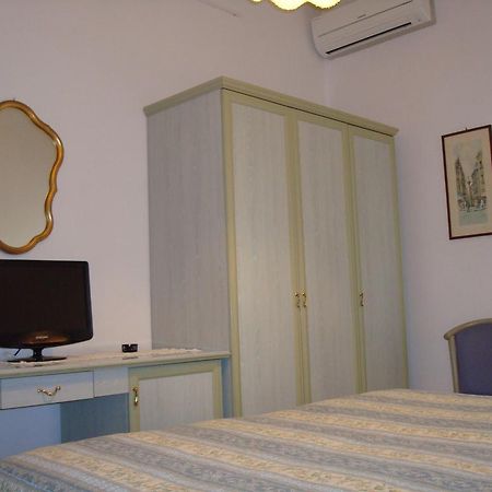 Hotel Villa Rona フォルテ・デイ・マルミ エクステリア 写真