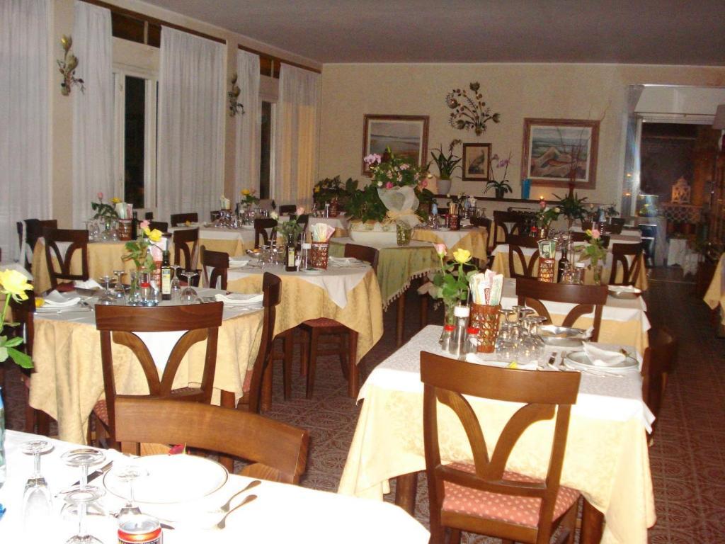 Hotel Villa Rona フォルテ・デイ・マルミ エクステリア 写真