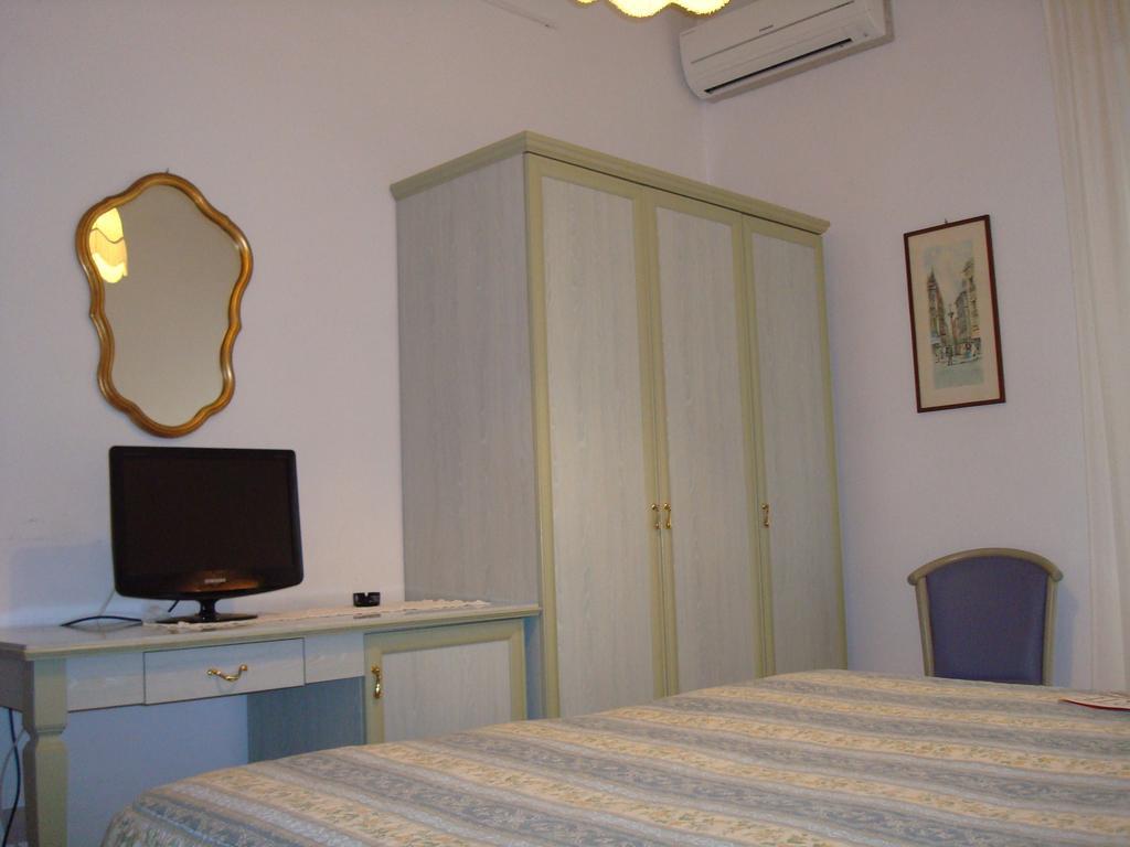 Hotel Villa Rona フォルテ・デイ・マルミ エクステリア 写真